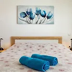 Comfort With Pool In (adults Only) Apartment *