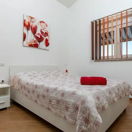 Comfort With Pool In (adults Only) Apartman Medulin