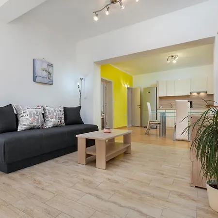 Comfort With Pool In (adults Only) Apartman Medulin