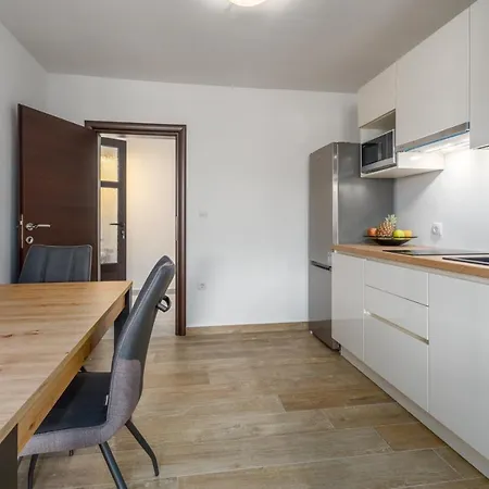 Comfort With Pool In (adults Only) Apartment *