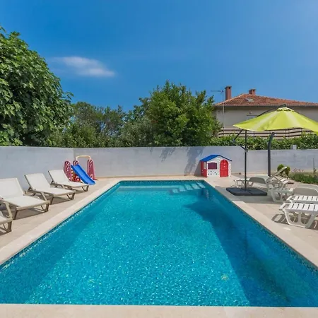 Comfort With Pool In (adults Only) Apartment *
