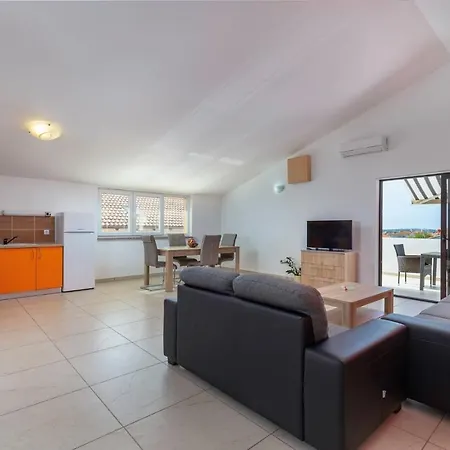 Comfort With Pool In (adults Only) Apartment Medulin