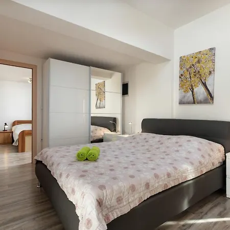Comfort With Pool In (adults Only) Apartment *