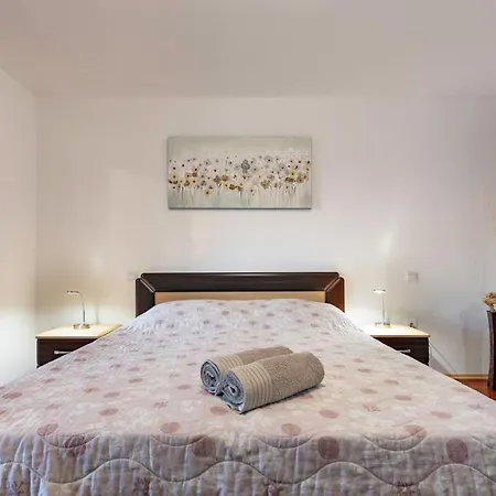 Comfort With Pool In (adults Only) Apartment