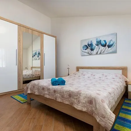 Comfort With Pool In (adults Only) Apartment Medulin