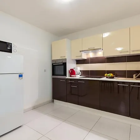 Comfort With Pool In (adults Only) Apartment Medulin