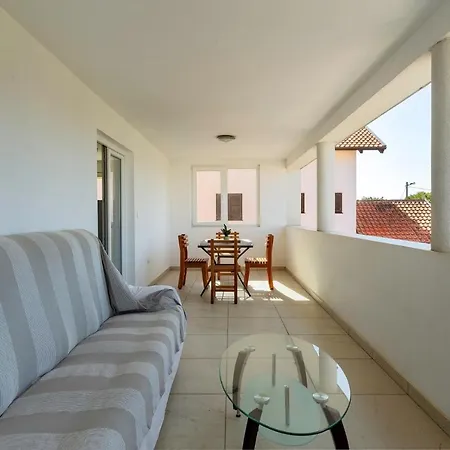 Apartment Comfort With Pool In (adults Only) Medulin