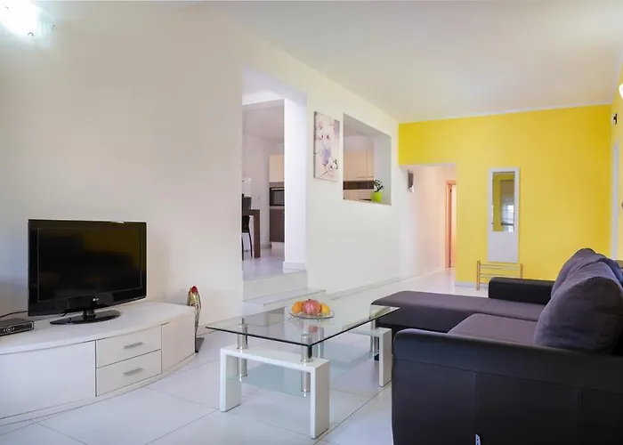 Comfort With Pool In (adults Only) Apartman Medulin