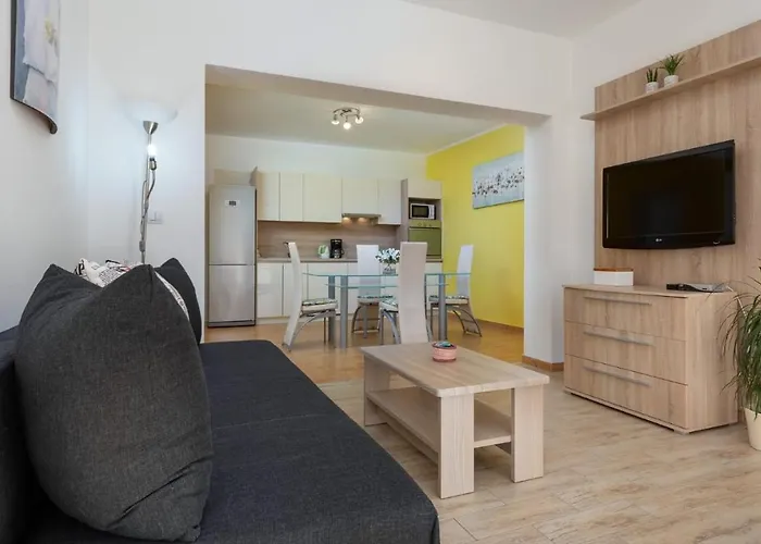 Comfort With Pool In (adults Only) Medulin